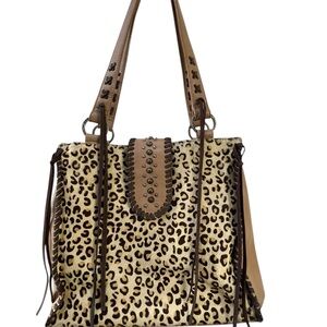 Chic Leopard Print Shoulder Bag with Tan Details